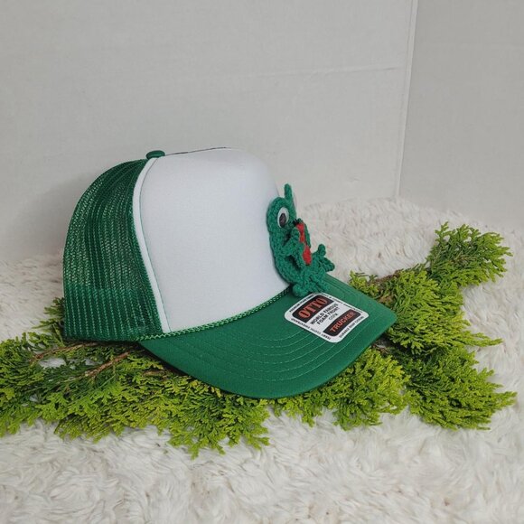 Adorable Crocheted Frog Trucker Hat with Red Heart - Picture 3 of 6